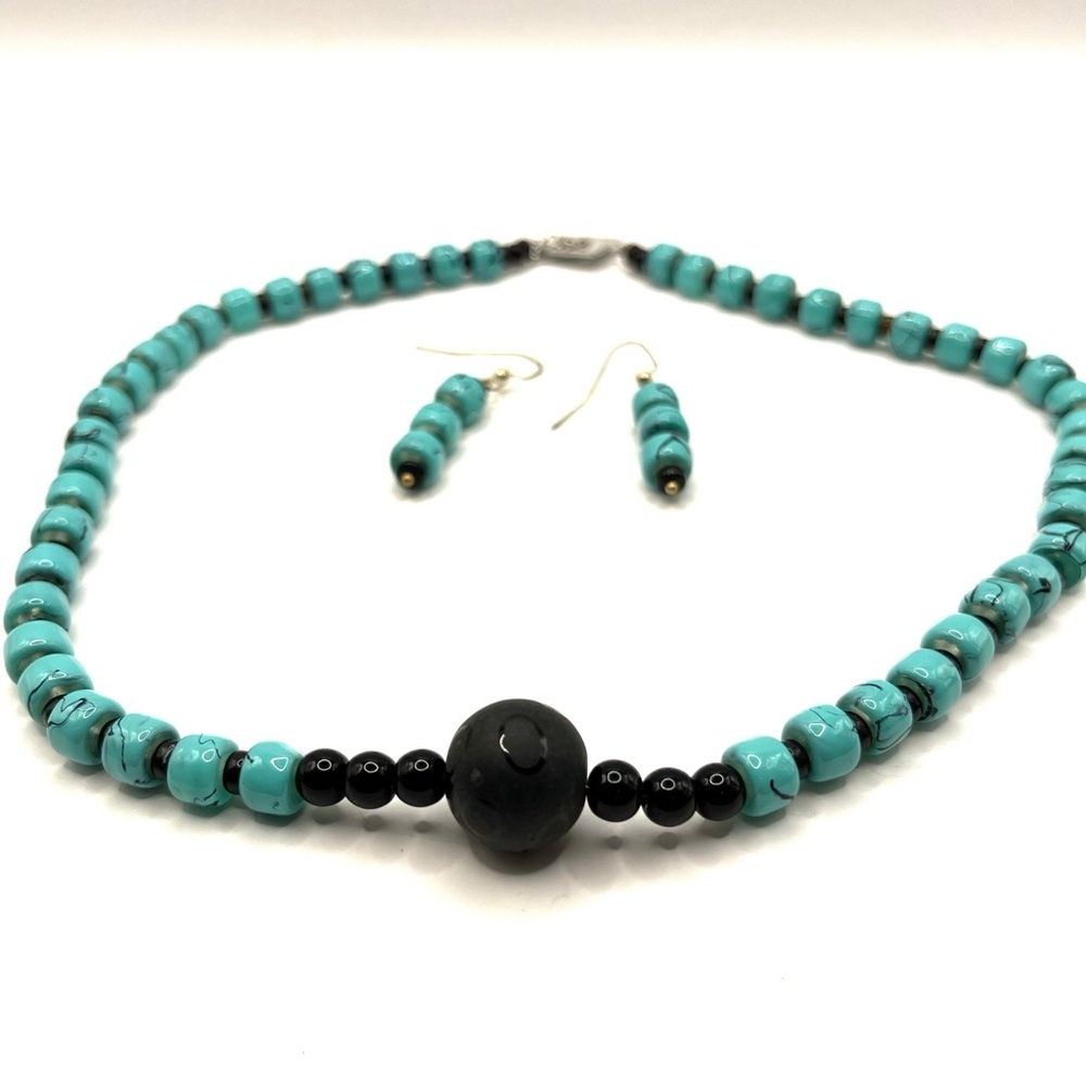 Turquoise and Black Beaded Necklace with Matching Earrings Southwestern Western